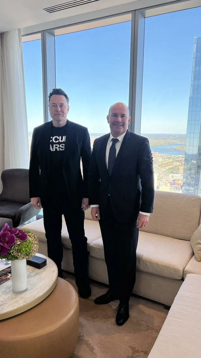 La rencontre entre Elon Musk et le sénateur Mike Lee : Quels enjeux pour l&rsquo;industrie automobile ?