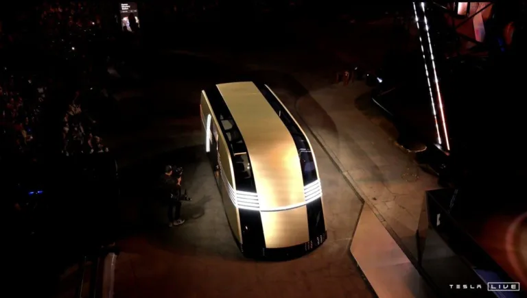 La Révolution des Transports : Tesla Présente le RoboVan Autonome