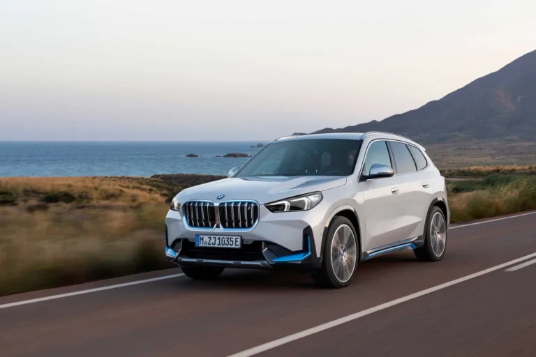 BMW iX1, Mercedes GLA ou Audi Q4 e-tron : quel SUV électrique compact allemand choisir en 2026 ?