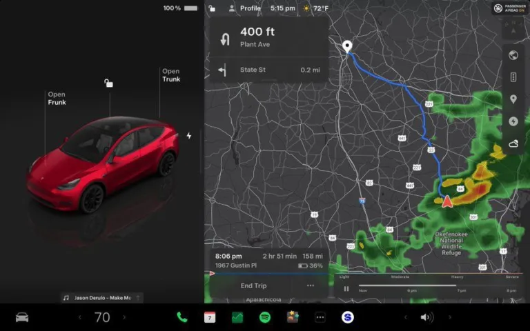 Vidéo des Tesla qui s&rsquo;alignent de façon autonome à la fin de la production