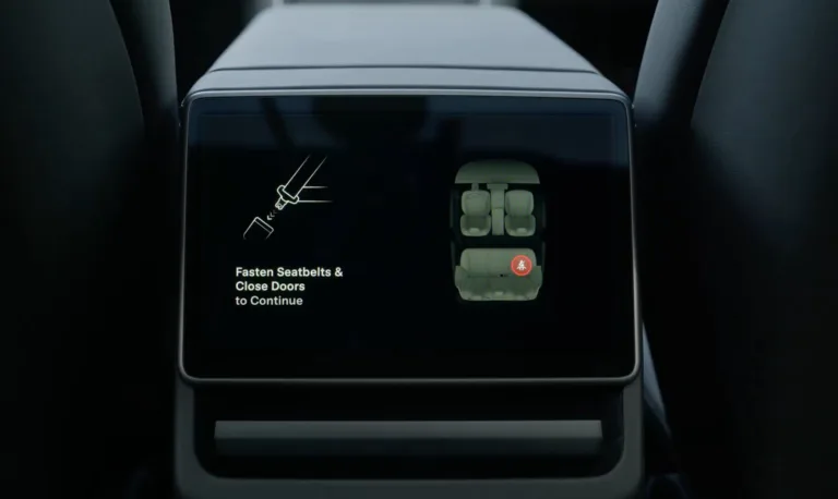 Écran arrière d'une Tesla : connexion d'un casque Bluetooth