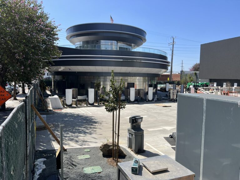 Tesla diner : Premières images de l’intérieur