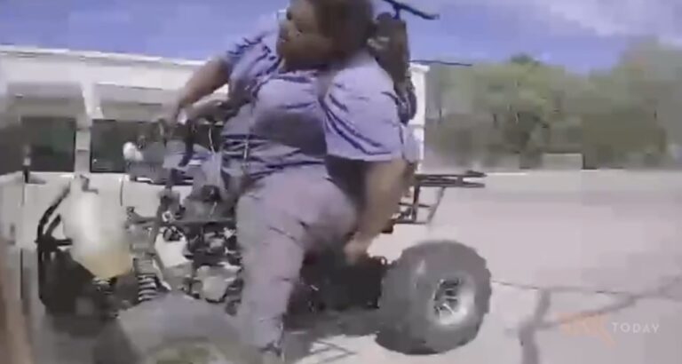 Vidéo – Il utilise un mini-karting pour vandaliser une Tesla, filmé par la voiture elle-même