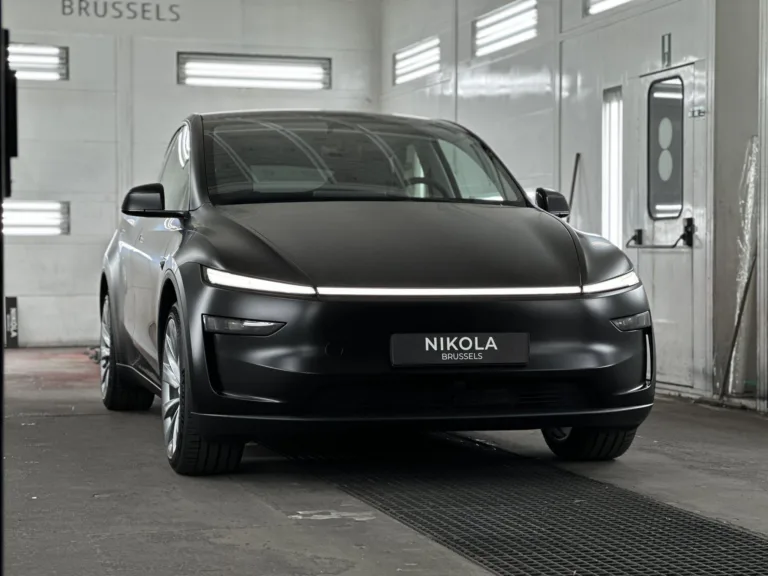 Photos incroyables d&rsquo;une Tesla Model Y avec un covering noir mat