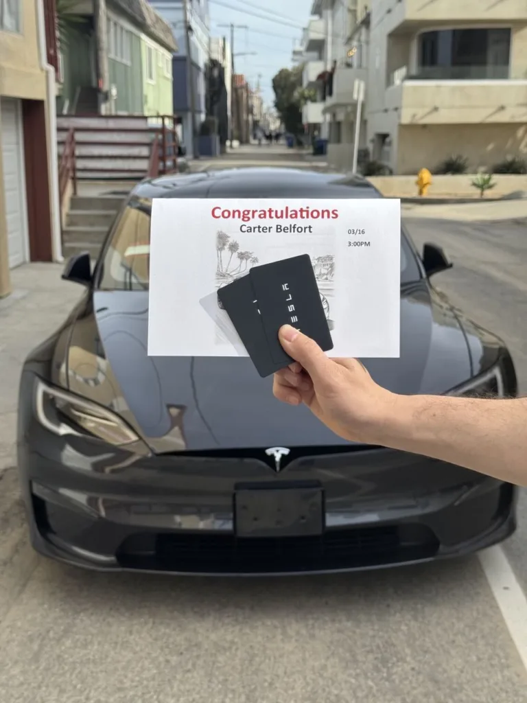 Il achète une Tesla en marque de soutien à Elon Musk : une histoire délirante