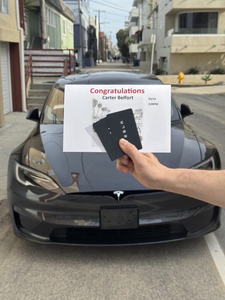 Il achète une Tesla en marque de soutien à Elon Musk : une histoire délirante