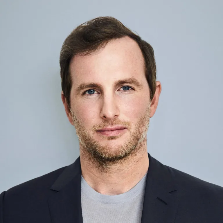 L&rsquo;achat stratégique d&rsquo;actions Tesla par Joe Gebbia : Analyse d&rsquo;un mouvement financier inattendu