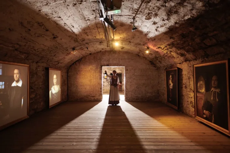 Plongez dans le passé mystérieux d’Édimbourg : Pourquoi vous devez visiter The Real Mary King’s Close