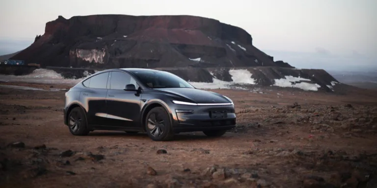 Photo incroyable du nouveau modèle Y Stealth Grey de Tesla en Chine