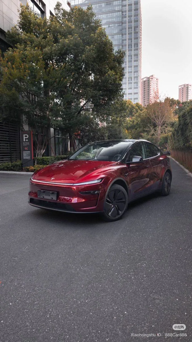 Le Nouveau Model Y en Rouge Métallisé Vampire : Une Révolution Stylée