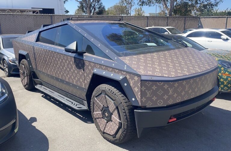 Un Tesla Cybertruck limousine généré par IA, ça donne quoi ?