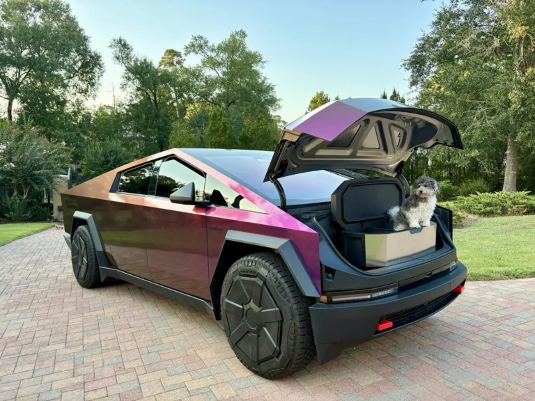 Tesla Cybertruck : le pick-up futuriste qui s’adapte à toutes les vies