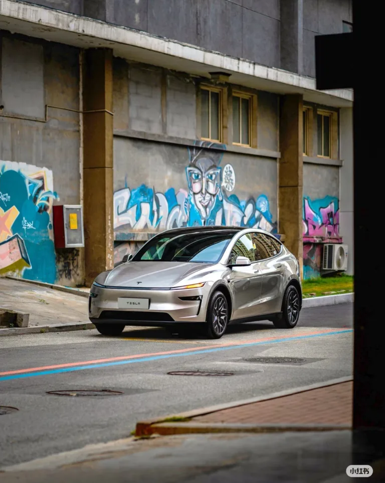 Des photos incroyables de la Tesla Model Y L en Chine