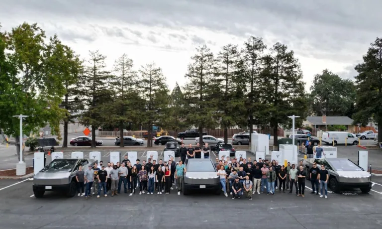 Avec ce nouveau Supercharger V4, Tesla atteint des records de vitesse de charge
