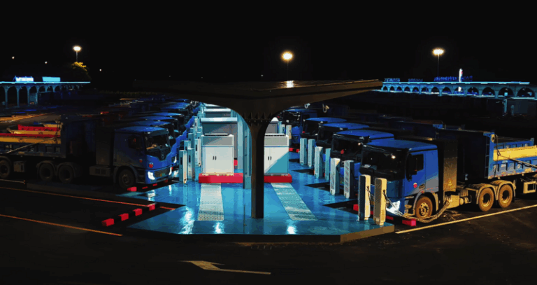 Inauguration par Huawei de la première station de supercharge pour camions lourds de 100 MW