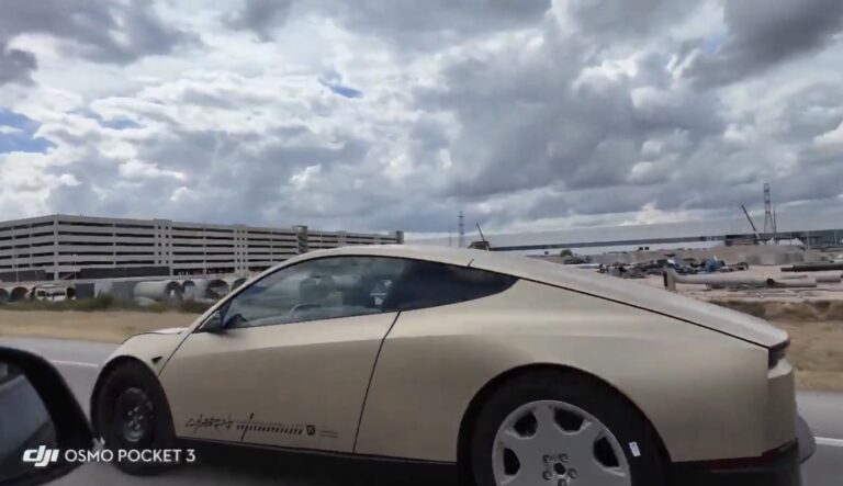 Spyshot du Tesla Cybercab proche de la Giga Texas