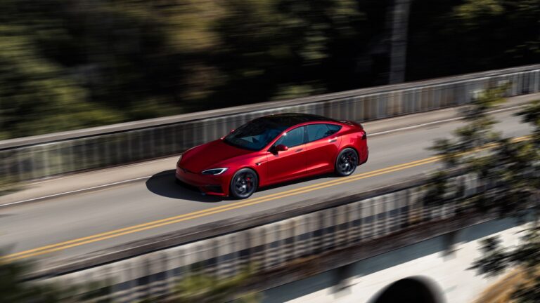 Tesla, Europe et leasing social : quatre fronts qui dessinent notre avenir