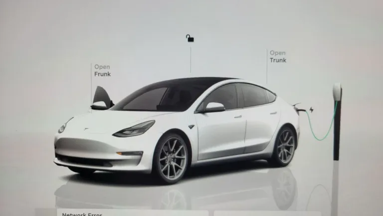 Nouveau : Une borne de recharge apparaît sur l’interface Tesla une fois branchée !