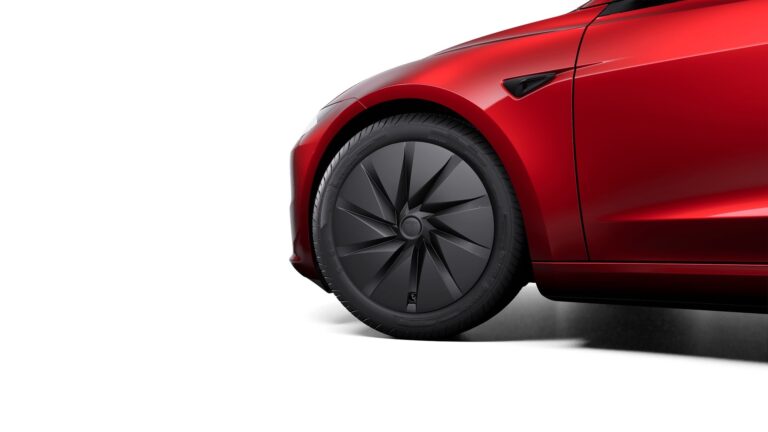 Tesla Model 3 Standard : La couleur Rouge Ultra est en approche !