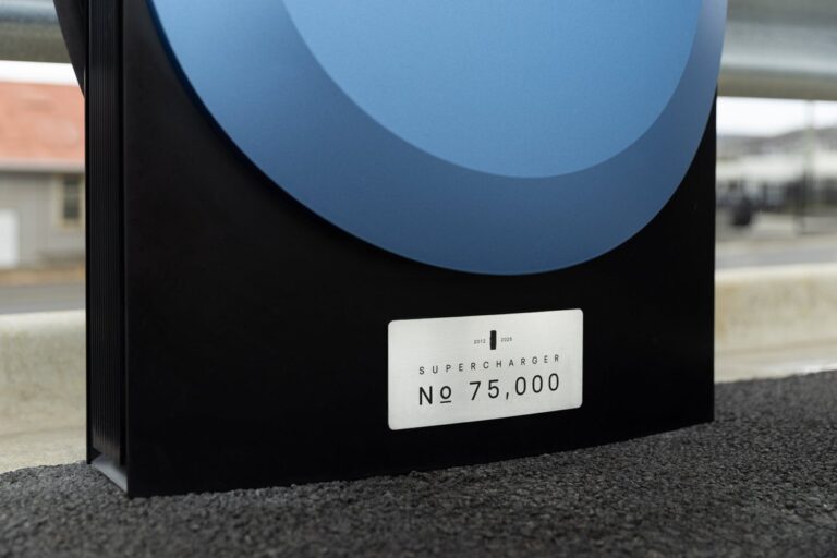 Le réseau Tesla s’étend : déjà 75 000 Superchargeurs et ce n’est que le début