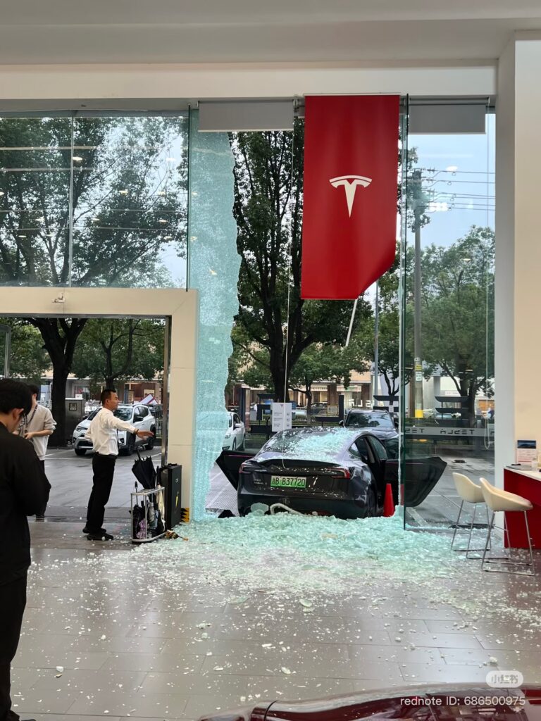 Quand la démo tourne mal : dans les coulisses de l’incident Tesla Model 3 en Chine