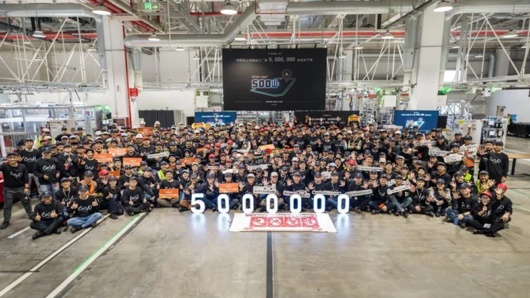 Le 5 millionième pack de batteries de Giga Shanghai : Une étape stratégique pour Tesla