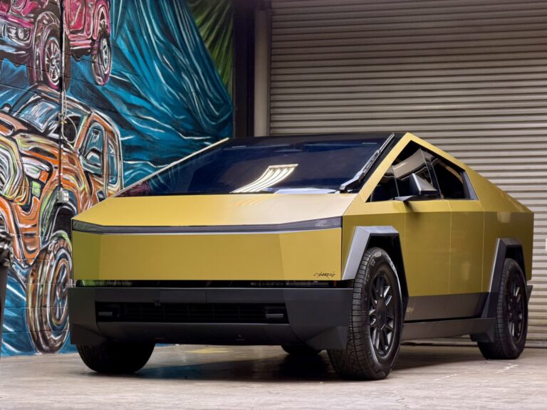 Premier Tesla Cybertruck en Europe avec le FSD v14.1