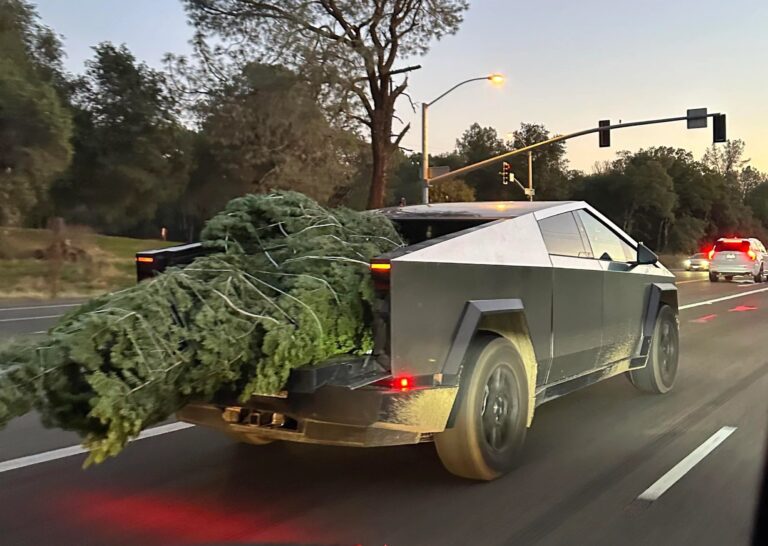 Mise à jour logicielle de Noël Tesla 2025.44 : Nouveautés et améliorations