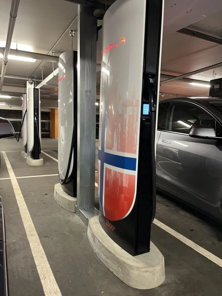 Tesla atteint le jalon de 2 500 stations de Superchargeurs en Norvège