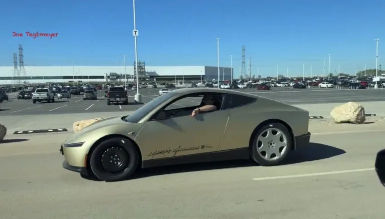 Le Tesla Cybercab aura-t-il un volant ? Les premiers tests à Giga Texas sèment le doute