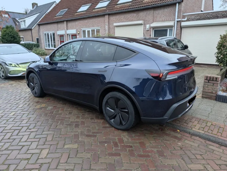 L&rsquo;arrivée de la Tesla Model Y en Bleu Marine sur le marché européen