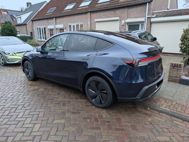 L’arrivée de la Tesla Model Y en Bleu Marine sur le marché européen