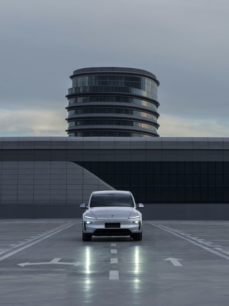 Autonomie et Recharge 2025 : Tesla a-t-il encore l’avantage face à BYD et BMW ?