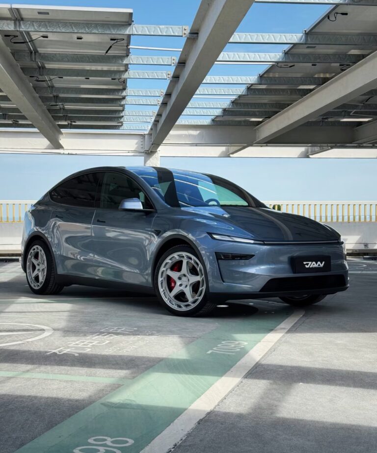 La Nouvelle Tesla Model Y L Glacier Blue : Une Révolution Automobilistique