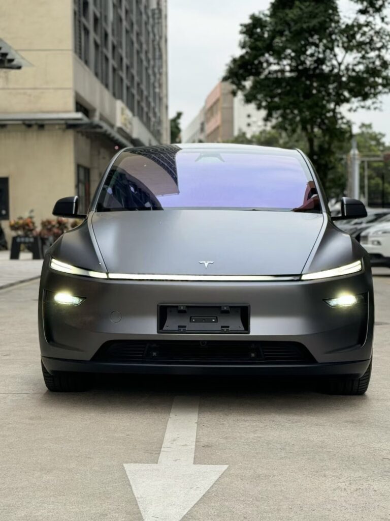 Nouveau Tesla Model Y : Un style audacieux avec des jantes Helix 2.0 personnalisées