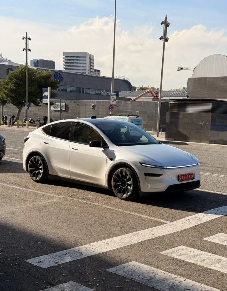 Tesla Model Y : Les avancées du FSD testées à Barcelone