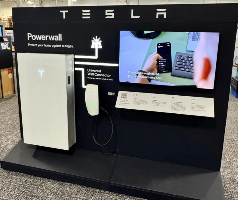 Le Tesla Powerwall s&rsquo;affiche dans une grande surface