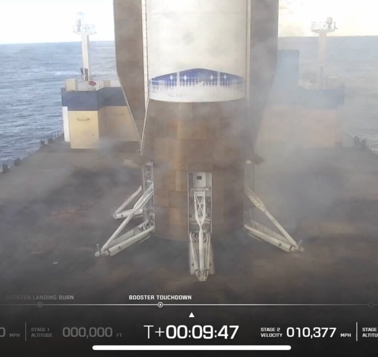 Elon Musk félicite Jeff Bezos pour Blue Origin qui pose son empreinte dans l’ère des atterrissages de fusées