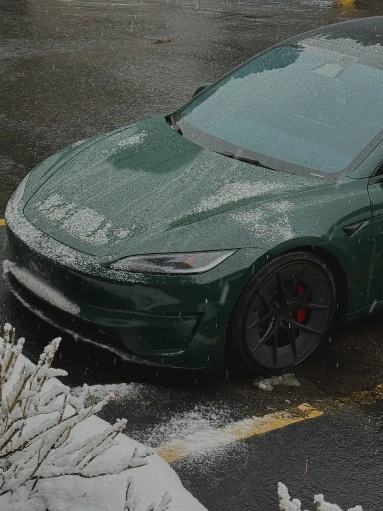 Le style intemporel : Le Tesla Model 3 Performance en British Racing Green