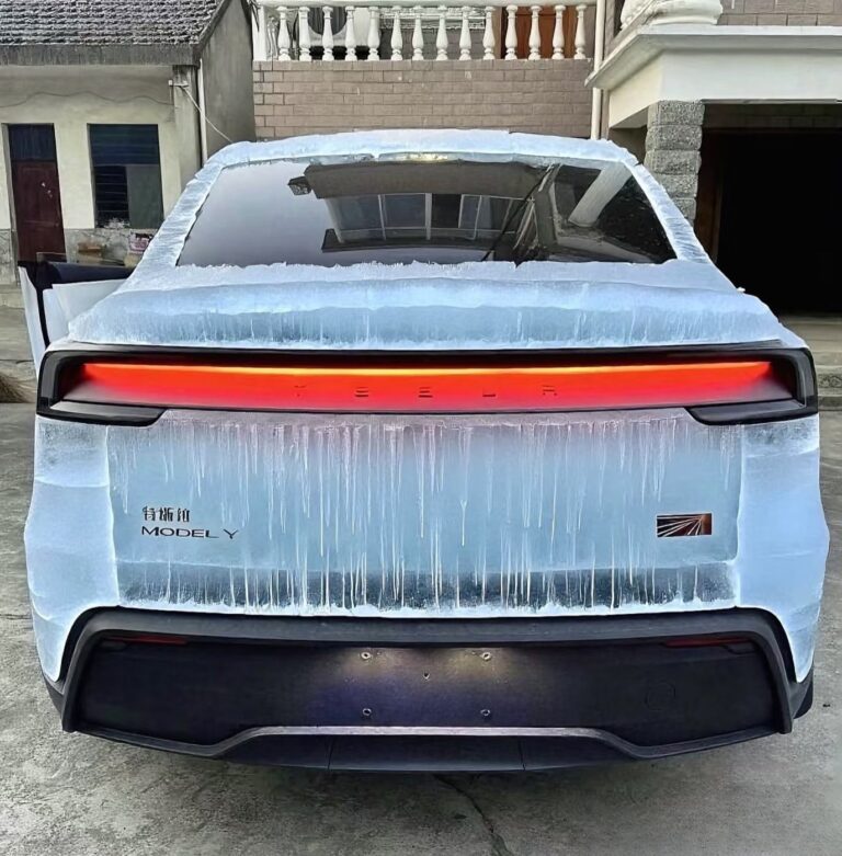 Nouvelle Tendance : La Tesla Model Y en Habit de Glace