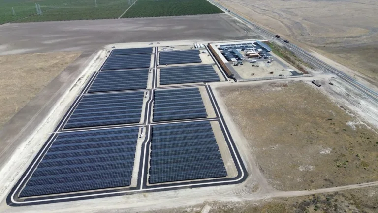 De l&rsquo;automobile à l&rsquo;énergie : Tesla veut devenir le leader mondial du photovoltaïque