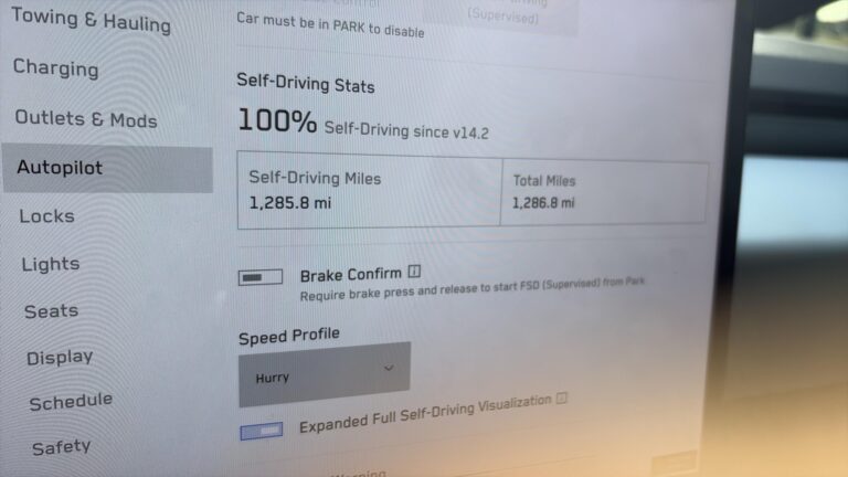 Incroyable ! Un Cybertruck parcourt 1,900 kilomètres en mode autonome