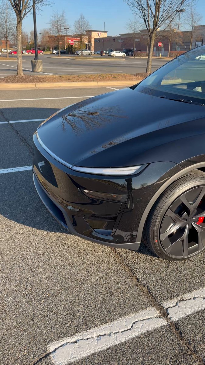 Le charme captivant de la Tesla Model Y Performance en noir diamant