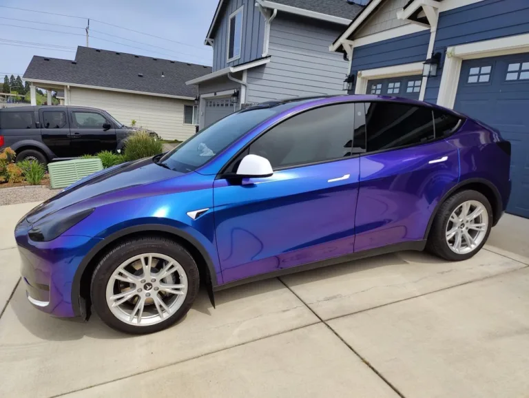 Découverte de la nouvelle Tesla Model Y : Couleur Hypnose Bleue Violette en prime