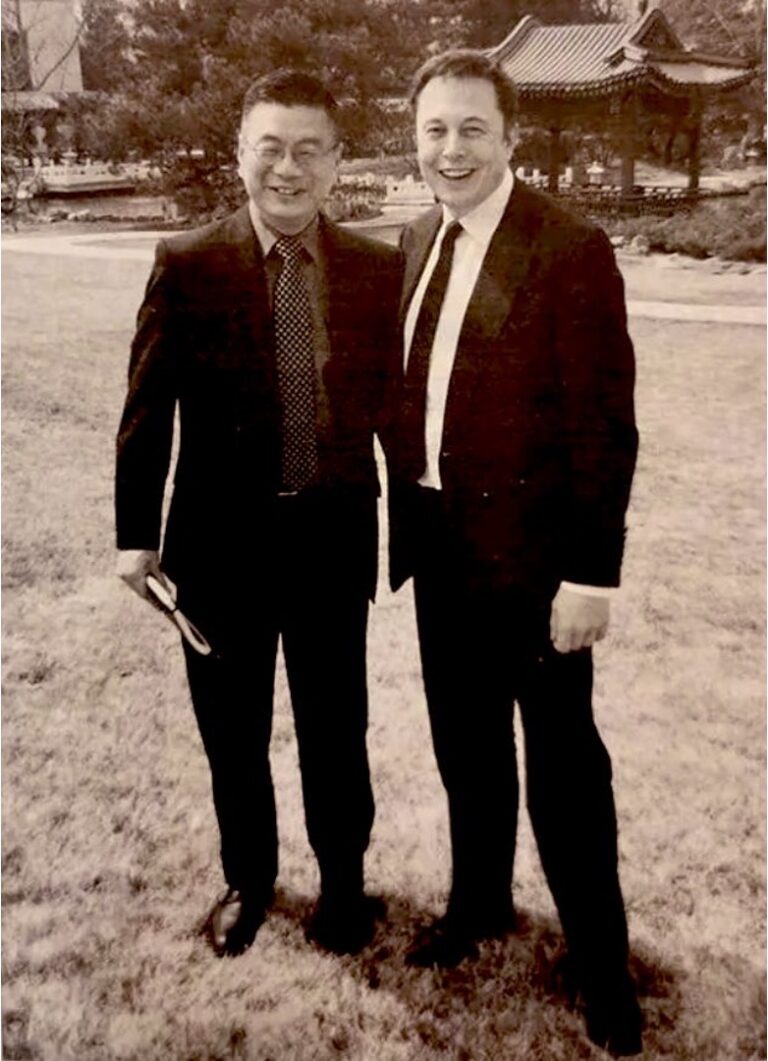 Tom Zhu : l’homme qui construit une usine Tesla en 10 mois et devient le bras droit de Musk