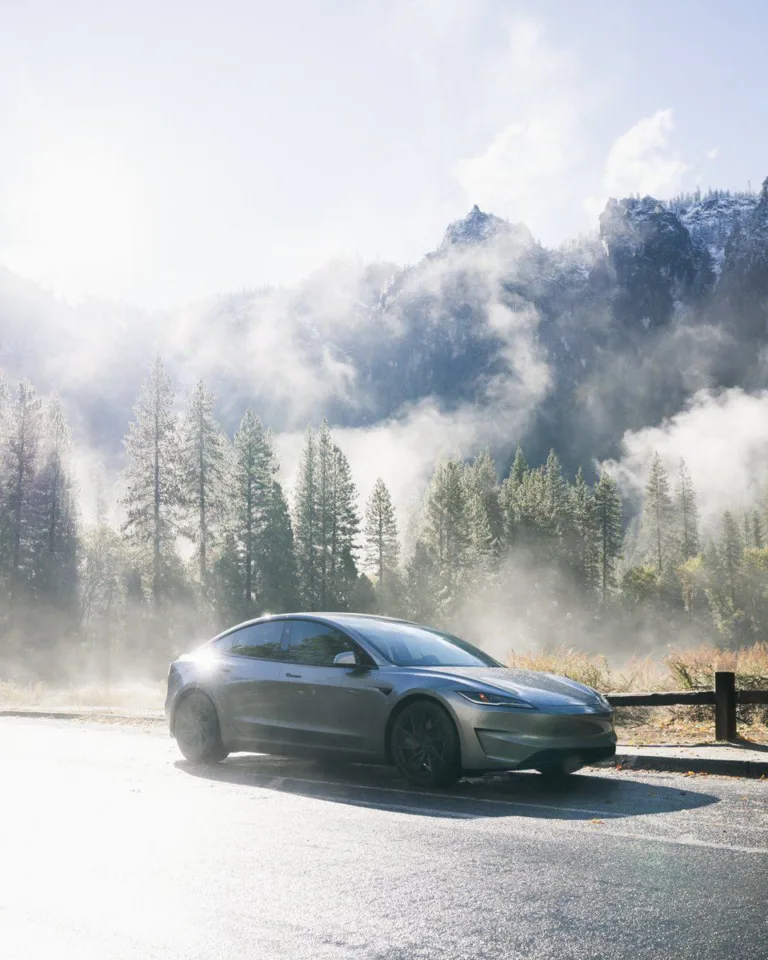 Le charme irrésistible de la Tesla Model 3 Performance en images
