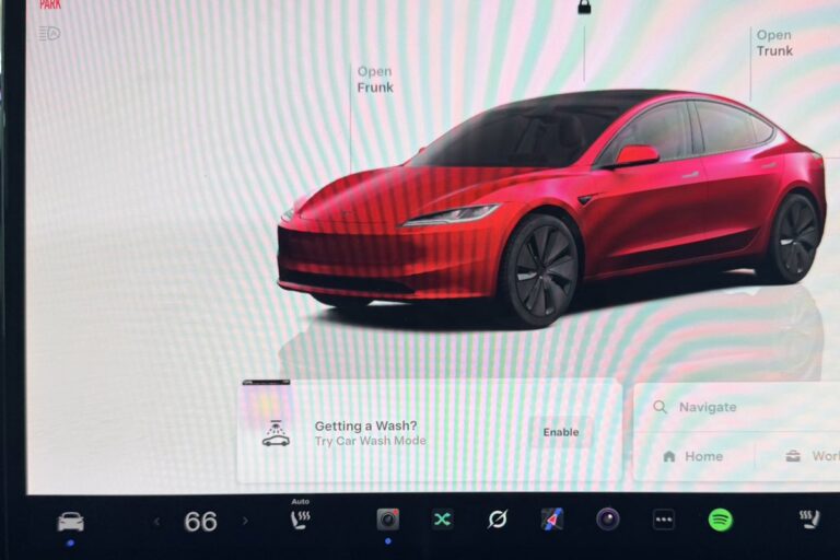 Tesla innove avec une mise à jour pour un lavage de voiture simplifié