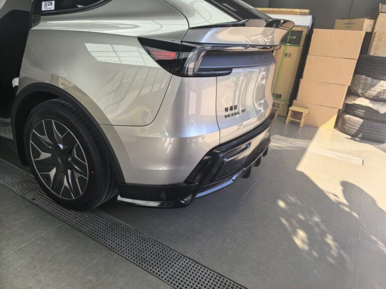 Style et Performance : Le Tesla Model Y L avec Kit Carrosserie Arrière