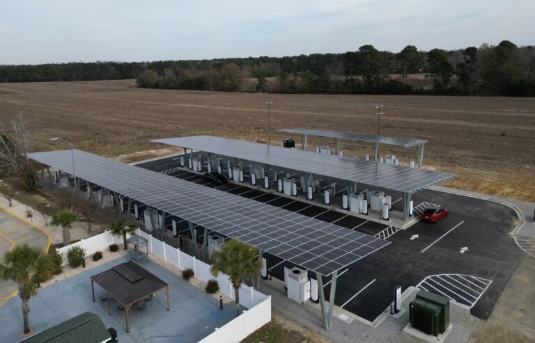 Tesla renforce son réseau avec un gigantesque site Supercharger en Caroline du Sud