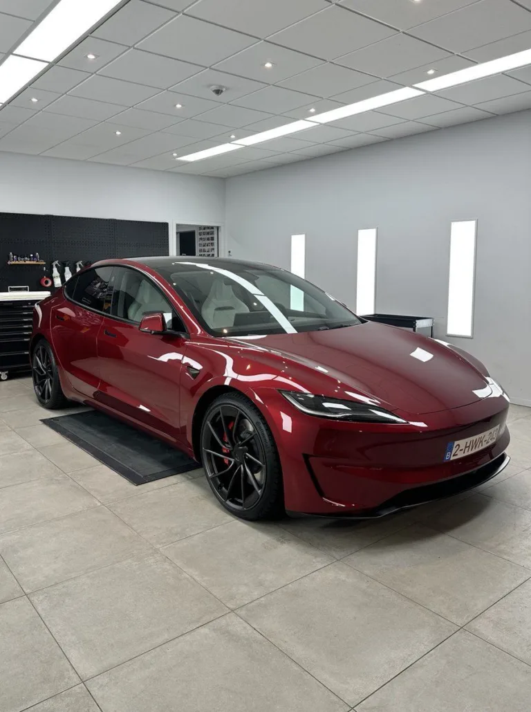 L&rsquo;essor des Tesla Model 3 Performance personnalisées : Un aperçu du phénomène du &lsquo;debadging&rsquo;